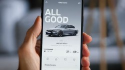 Дистанційне керування автомобілем та перевірка статусу.